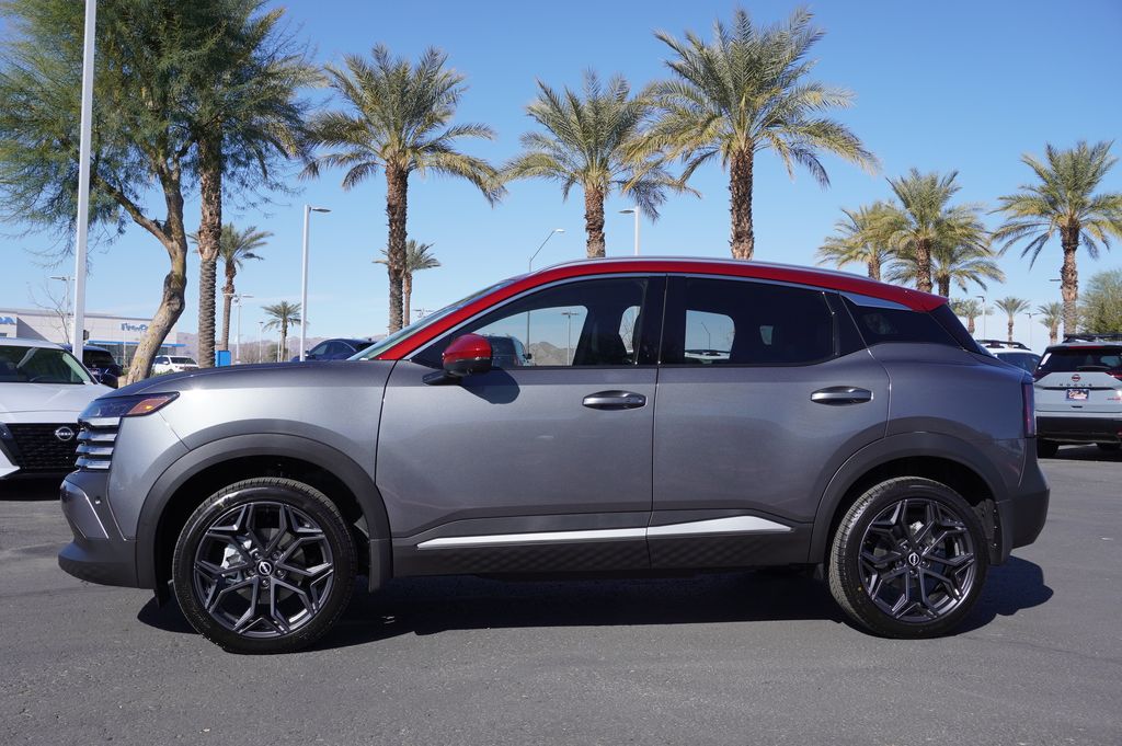 2025 Nissan Kicks SR photo 2