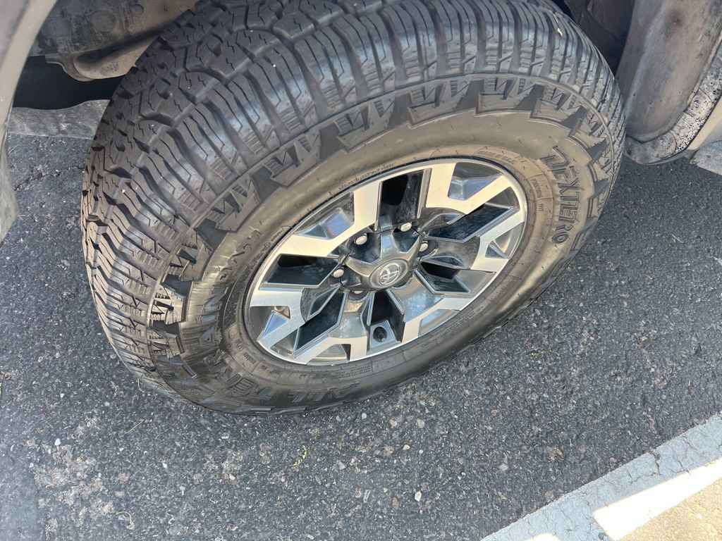 2022 Toyota Tacoma TRD Off-Road V6 photo 2