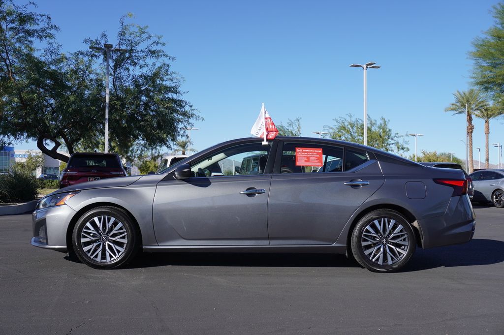2024 Nissan Altima 2.5 SV photo 2
