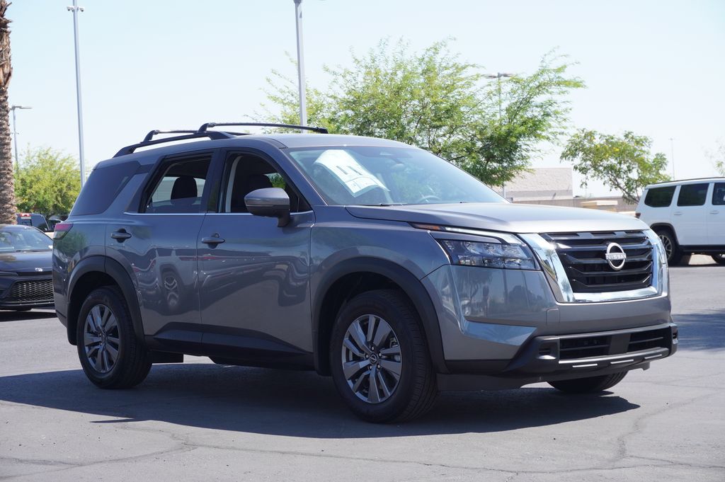 2025 Nissan Pathfinder SV photo 4