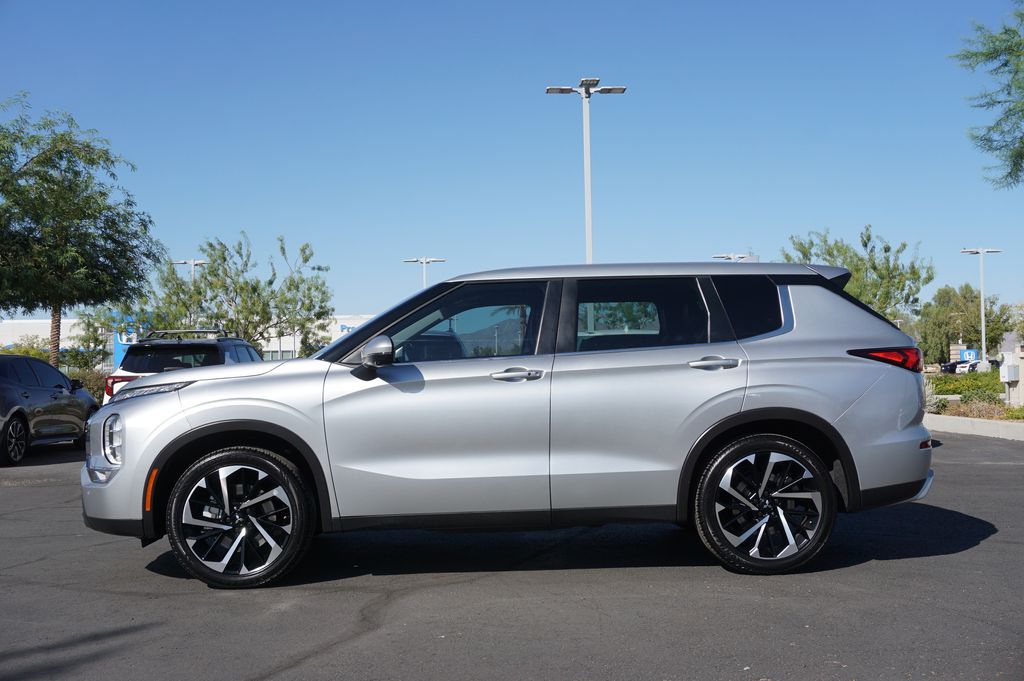 Used 2023 Mitsubishi Outlander SE with VIN JA4J3UA87PZ014341 for sale in Surprise, AZ