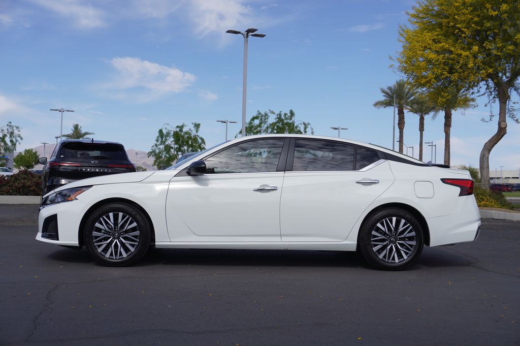 2025 Nissan Altima SV photo 2