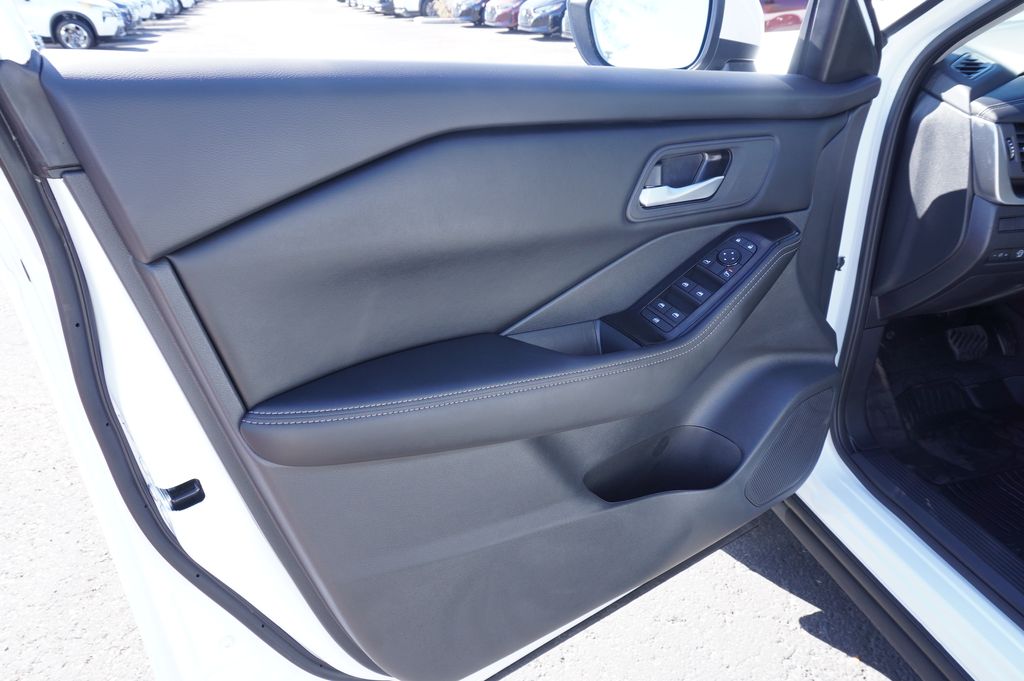 2026 Nissan Rogue SV - Photo 14