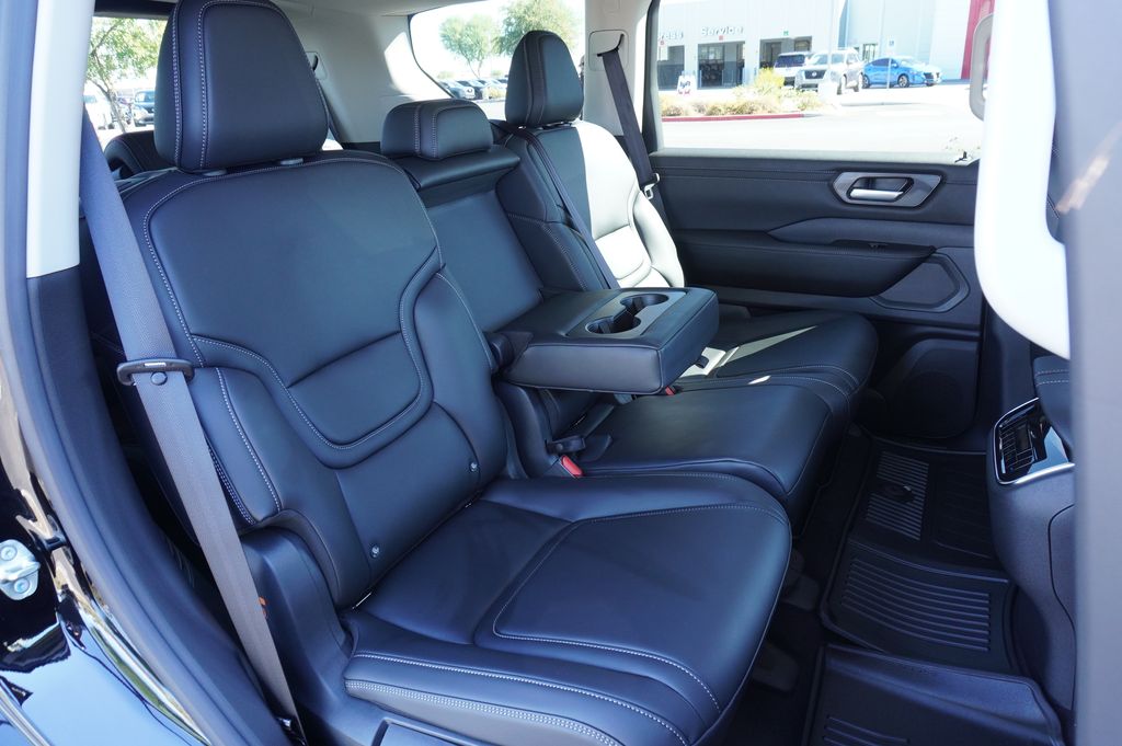 2026 Nissan Armada SV - Photo 9
