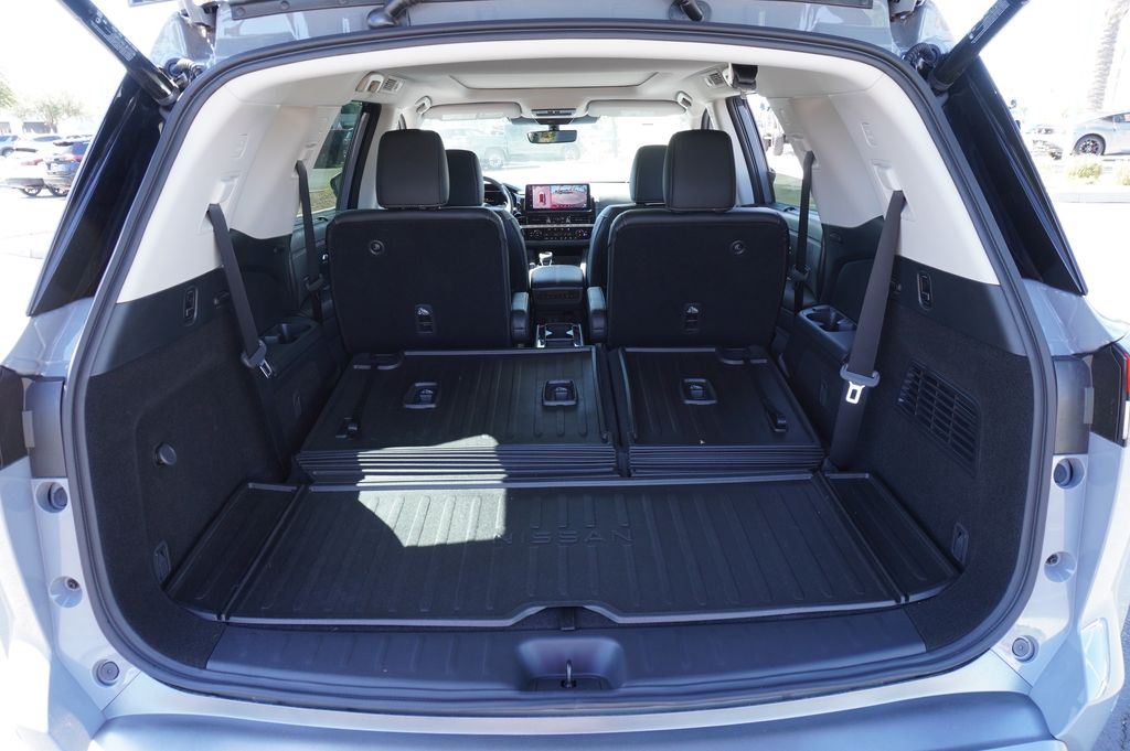 2026 Nissan Pathfinder Platinum - Photo 8