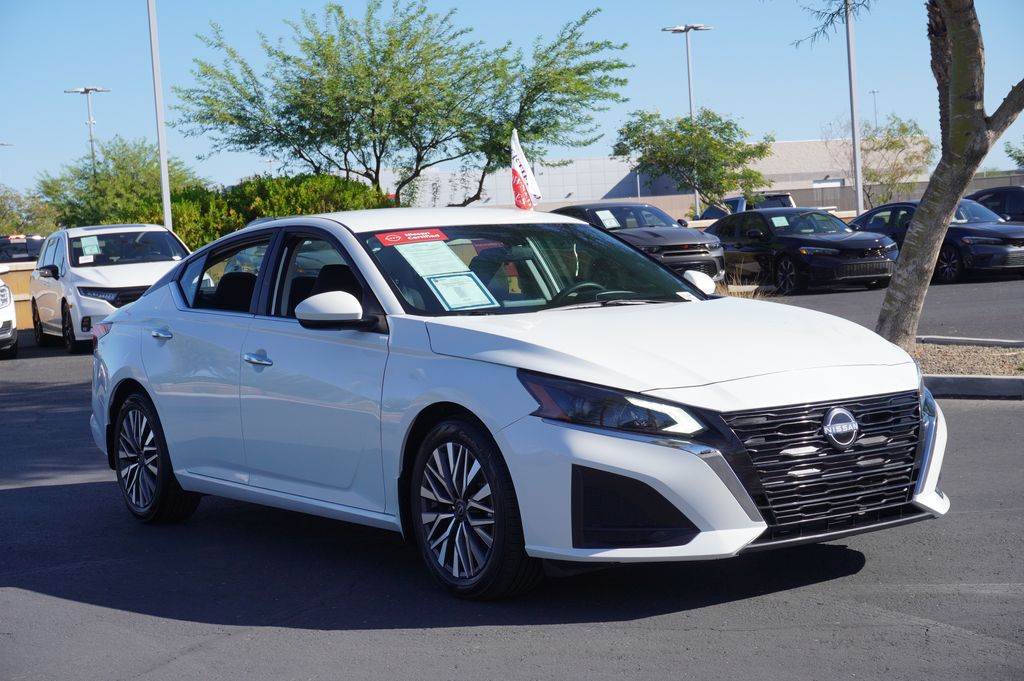 2023 Nissan Altima 2.5 SV photo 4