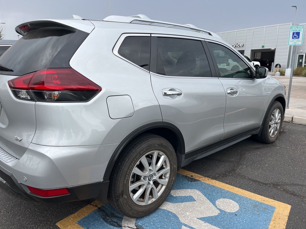 2019 Nissan Rogue SV photo 2