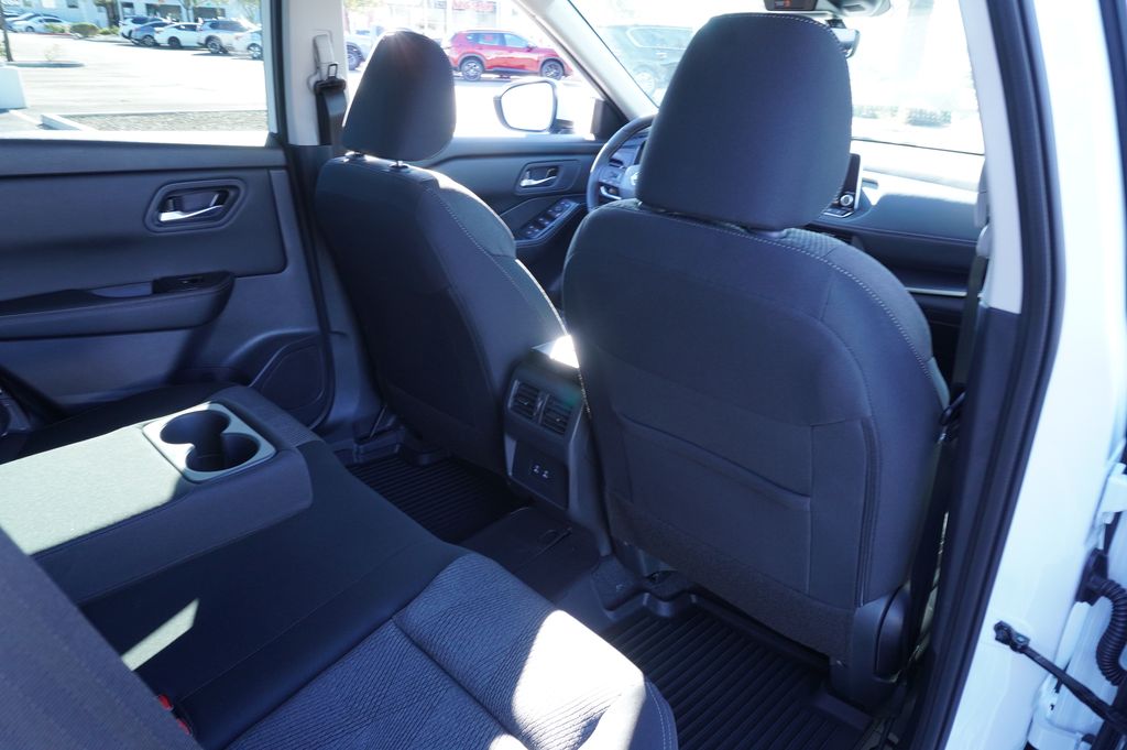 2026 Nissan Rogue SV - Photo 10