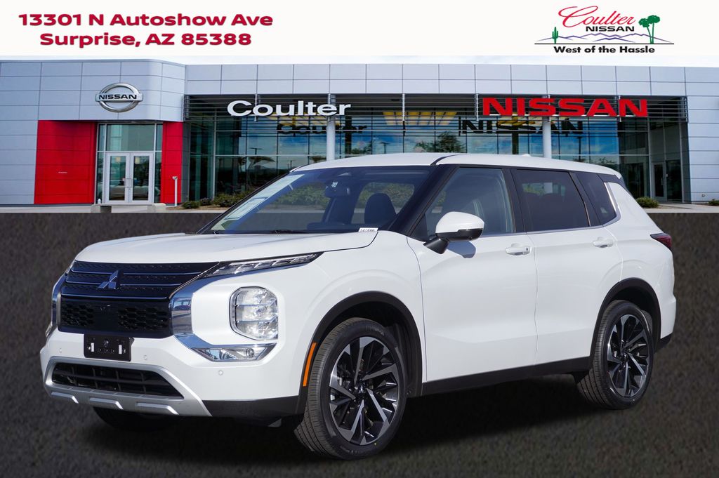 2024 Mitsubishi Outlander SE's photo