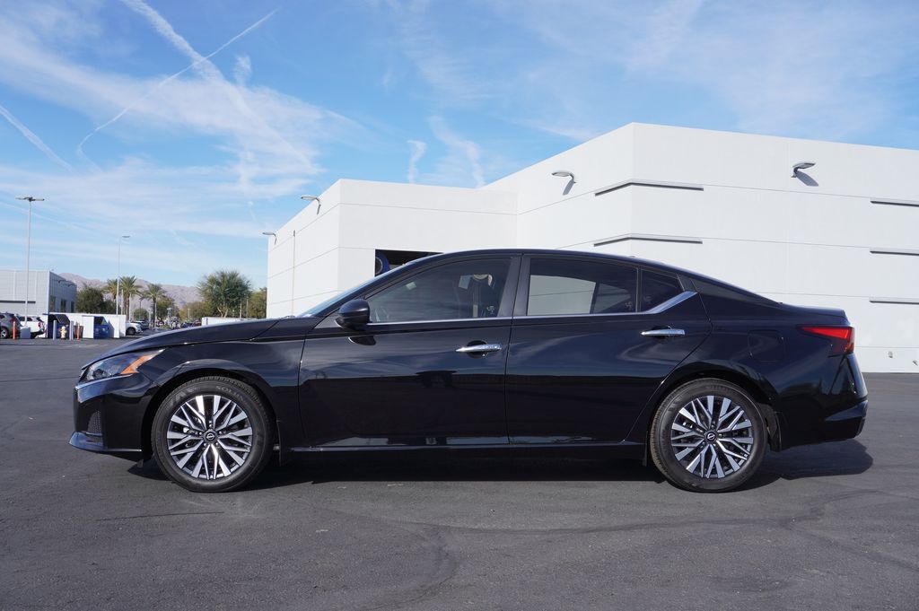 2025 Nissan Altima SV photo 2
