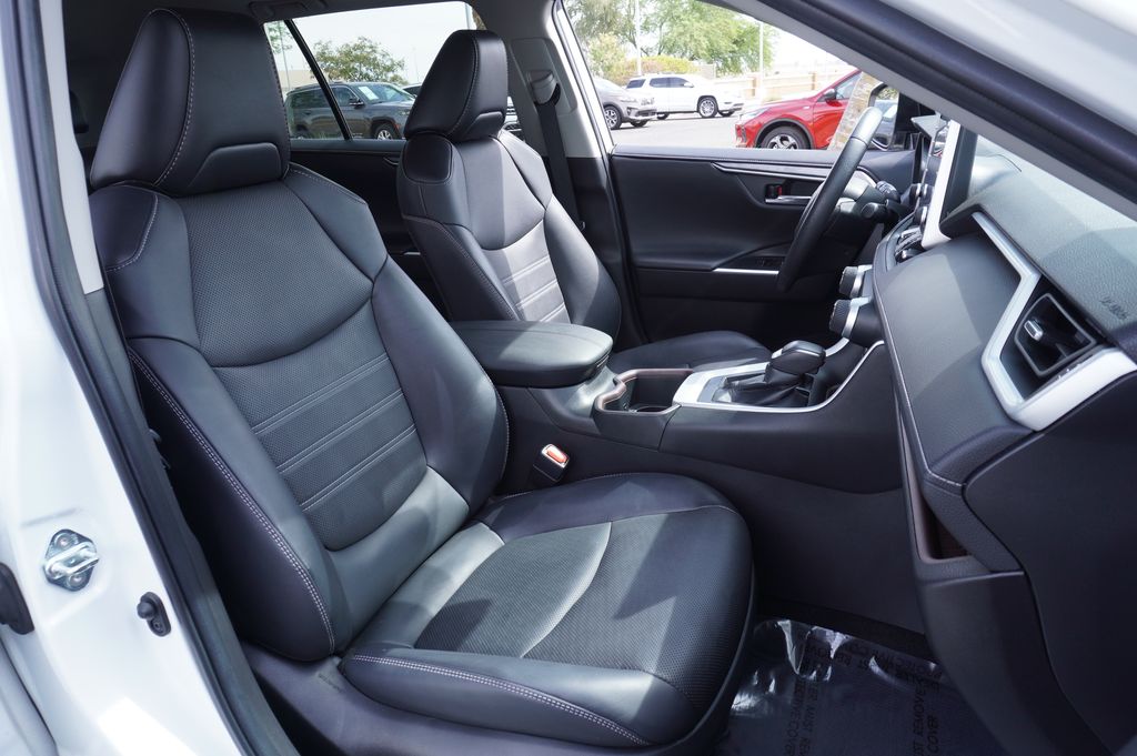 2022 Toyota RAV4 Limited - Photo 12