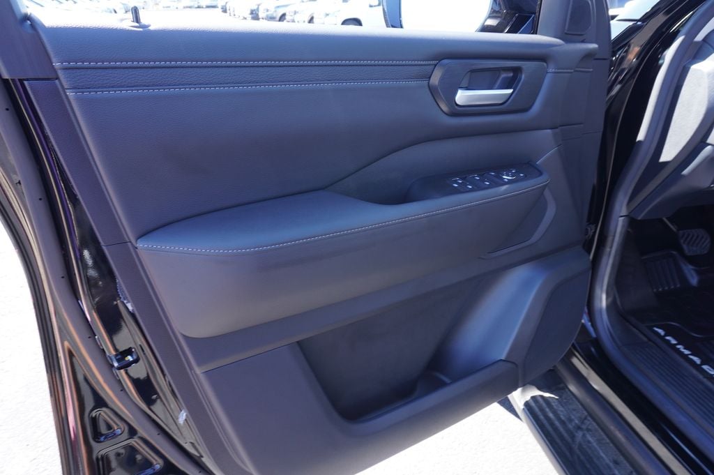 2026 Nissan Armada SV - Photo 15