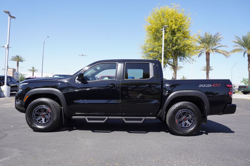 2025 Nissan Frontier PRO-4X photo 2