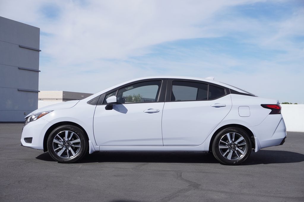 2025 Nissan Versa 1.6 SV photo 2
