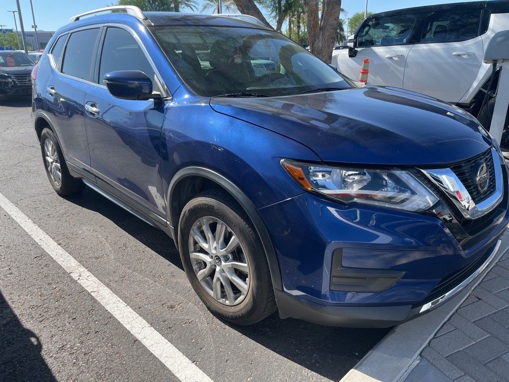 2018 Nissan Rogue SV photo 3