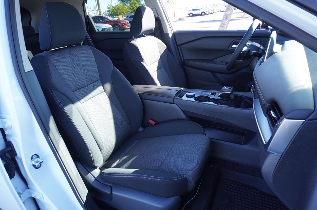 2026 Nissan Rogue SV - Photo 12