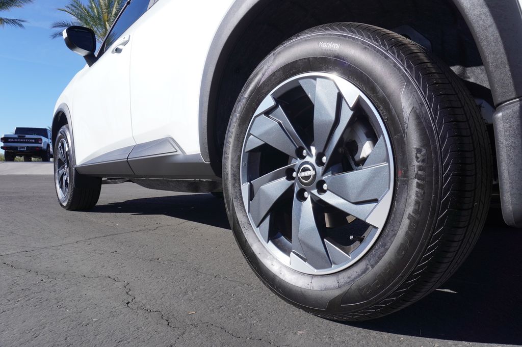 2026 Nissan Rogue SV - Photo 6