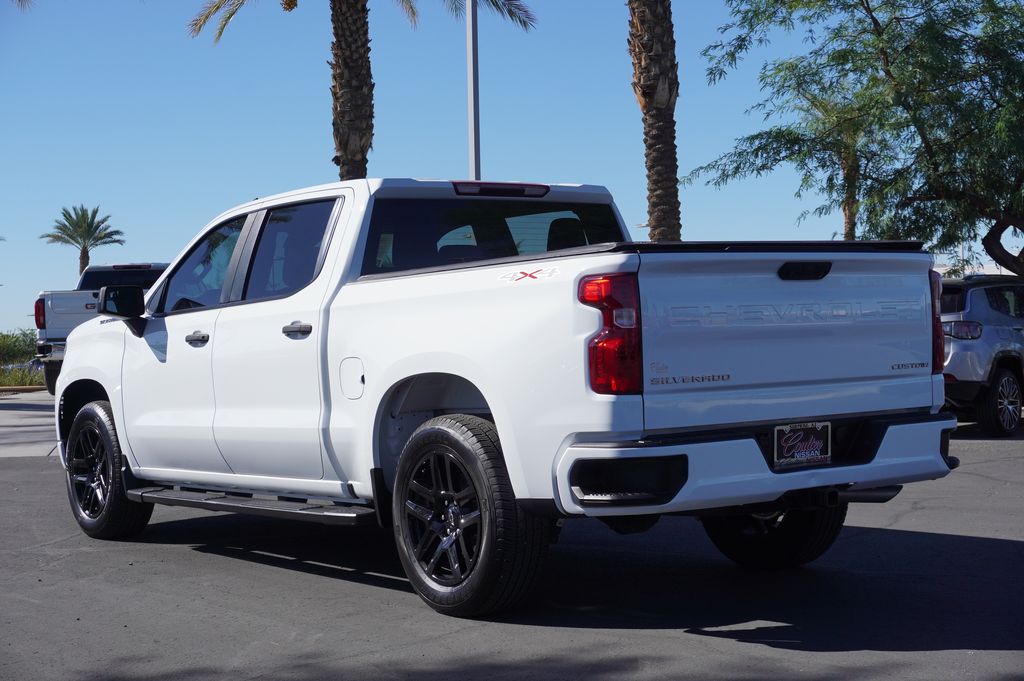 2024 Chevrolet Silverado 1500 Custom photo 3