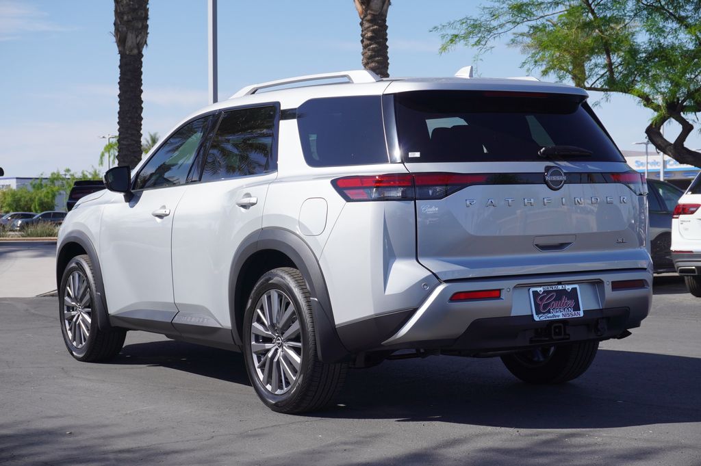 2025 Nissan Pathfinder SL photo 3