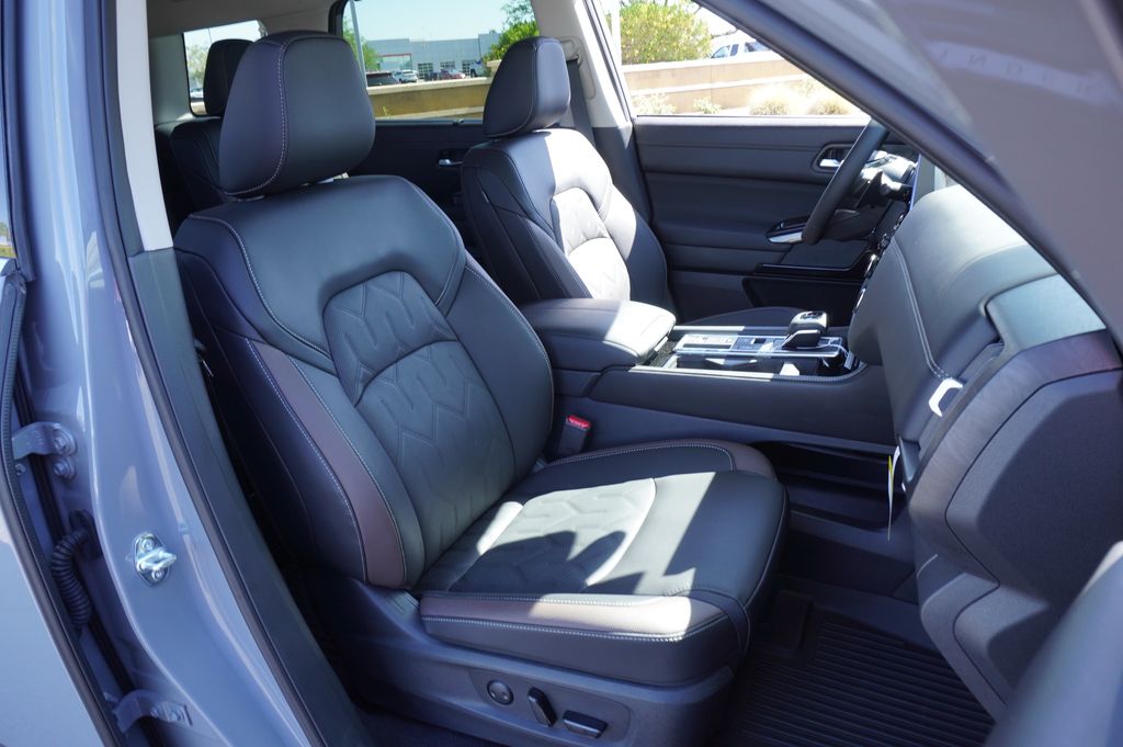 2026 Nissan Pathfinder Platinum - Photo 13