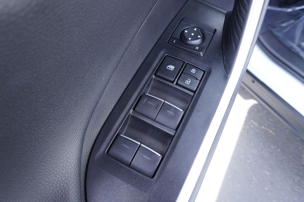 2022 Toyota RAV4 Limited - Photo 16