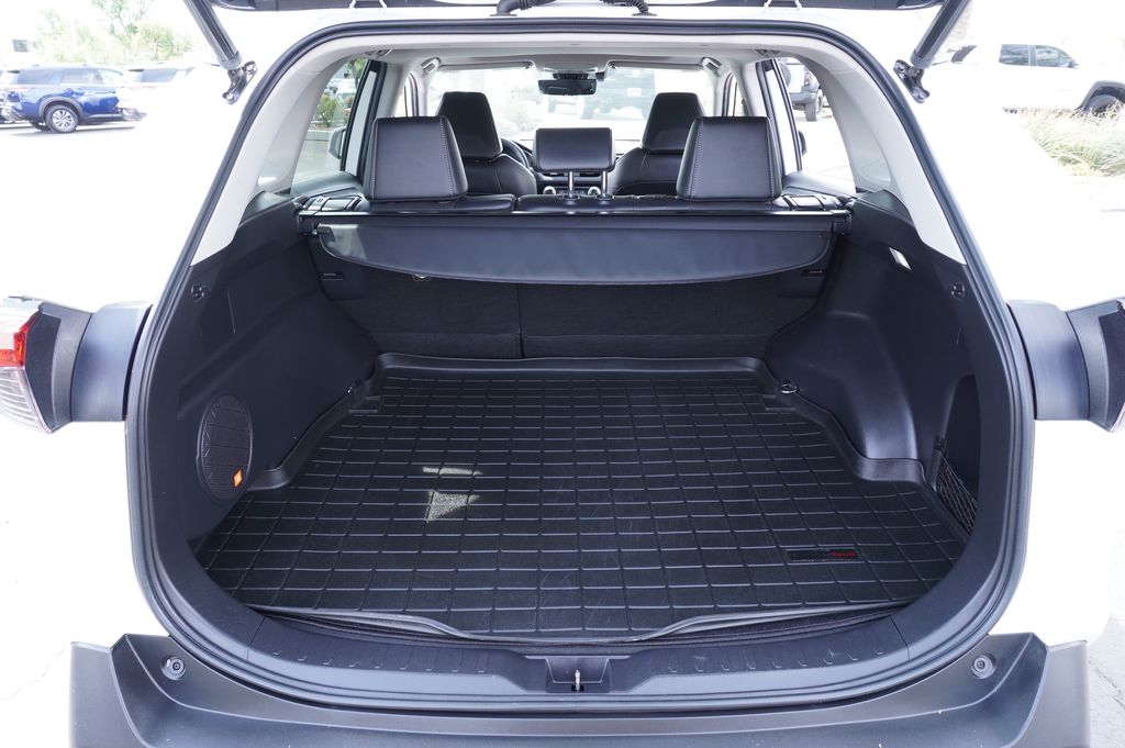 2022 Toyota RAV4 Limited - Photo 8