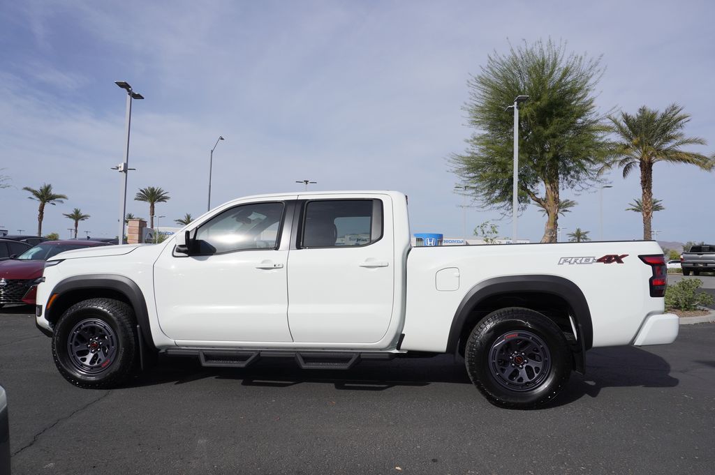 2025 Nissan Frontier PRO-4X photo 2