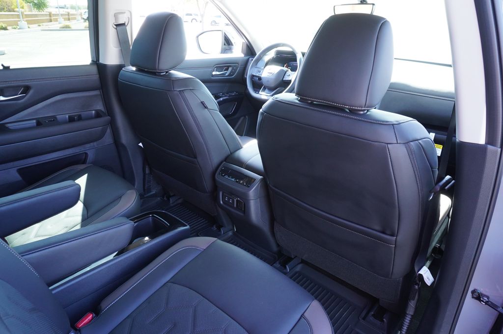 2026 Nissan Pathfinder Platinum - Photo 11