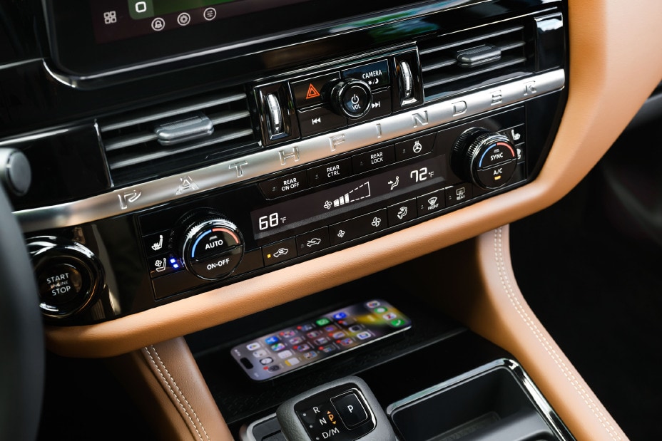 nissan%20pathfinder%20interior.jpg