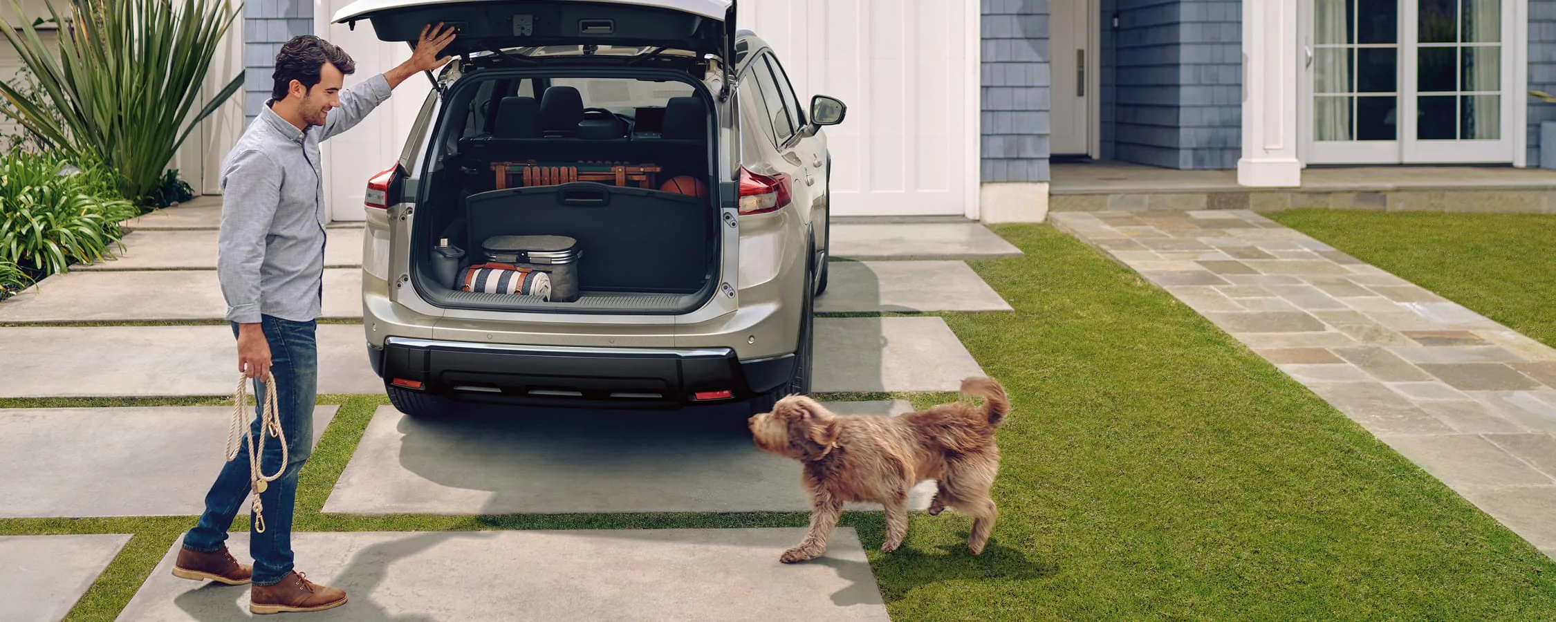 2026-nissan-rogue-cargo-system-lightbox.webp