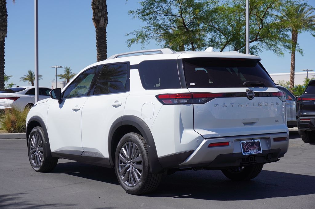 2025 Nissan Pathfinder SL photo 3