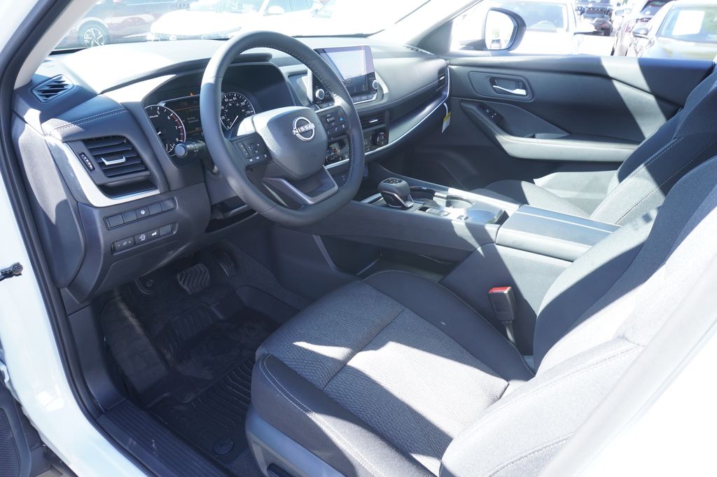 2026 Nissan Rogue SV - Photo 16