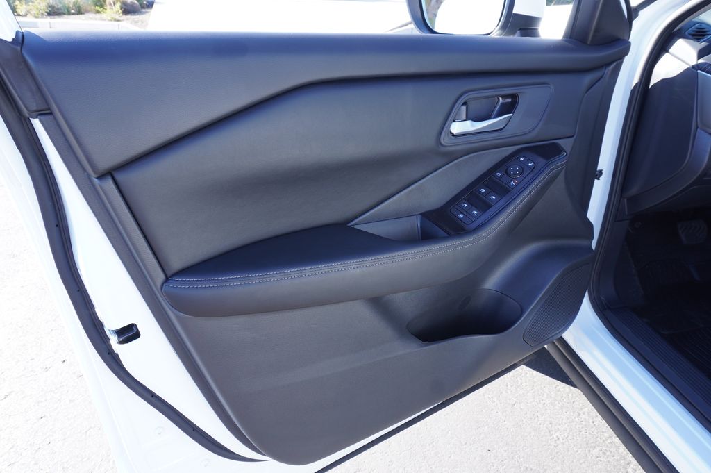 2026 Nissan Rogue SV - Photo 14