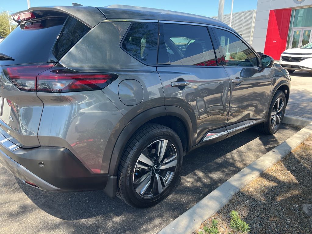2022 Nissan Rogue SL photo 2