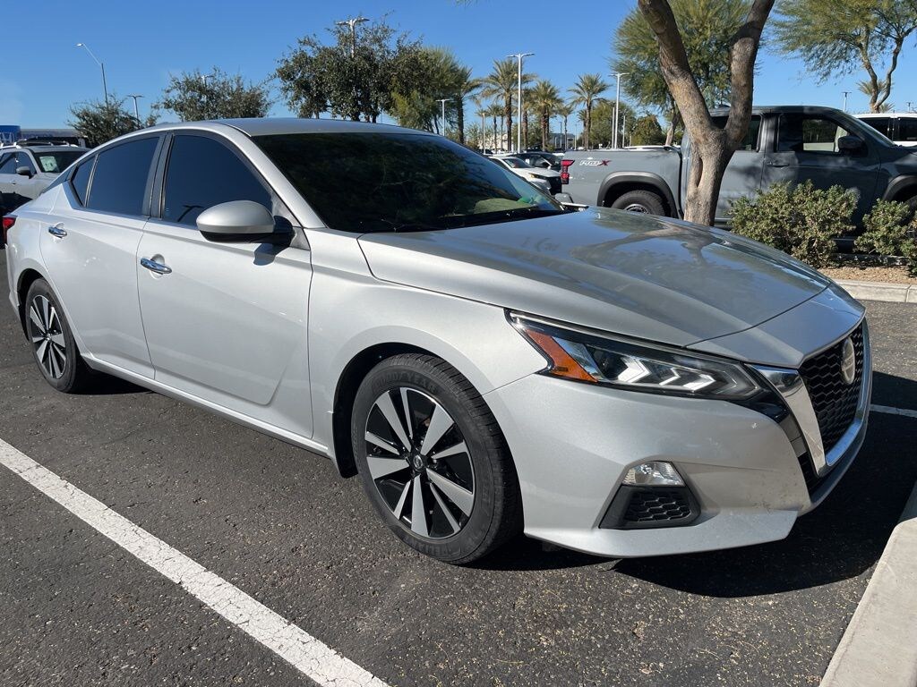 Used 2021 Nissan Altima 2.5 SV Sedan