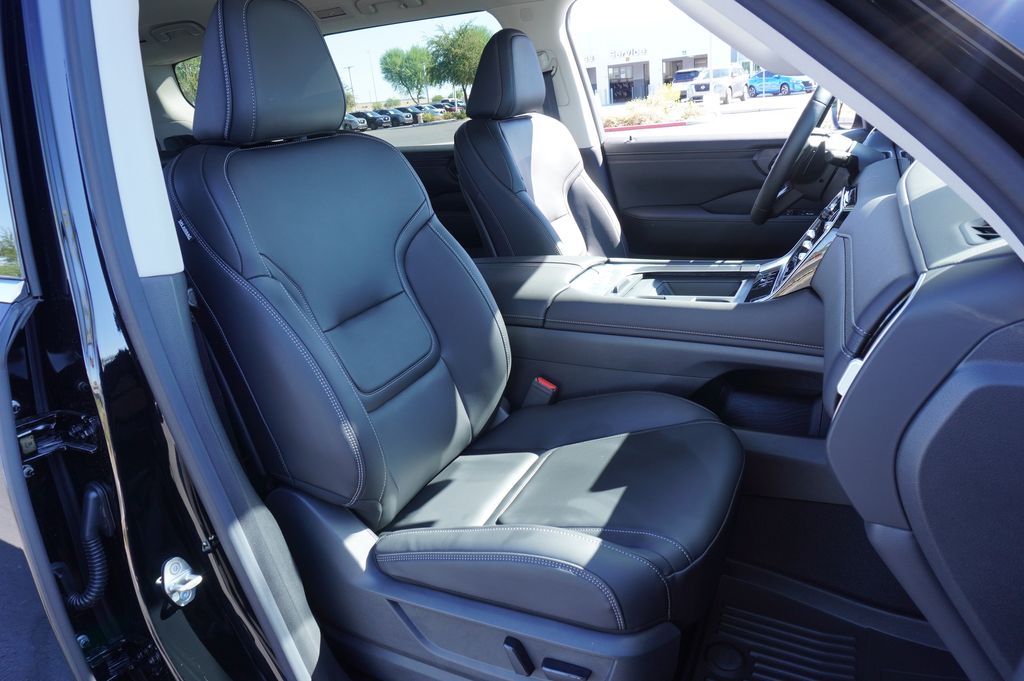 2026 Nissan Armada SV - Photo 13