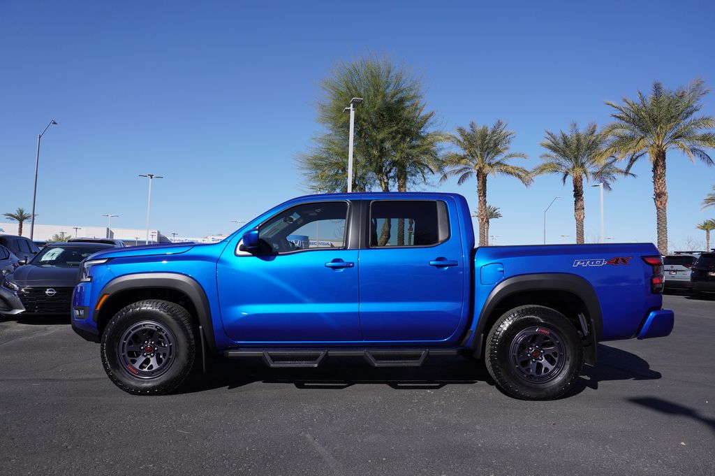 2025 Nissan Frontier PRO-4X photo 2