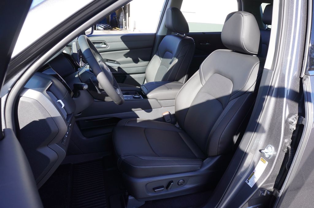 2026 Nissan Pathfinder SL - Photo 15