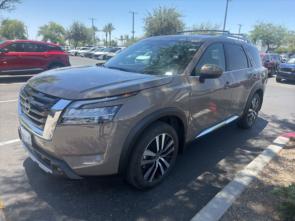 2024 Nissan Pathfinder Platinum 4WD's photo
