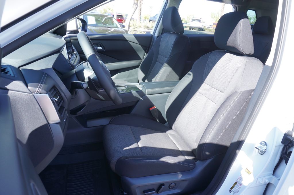 2026 Nissan Rogue SV - Photo 13