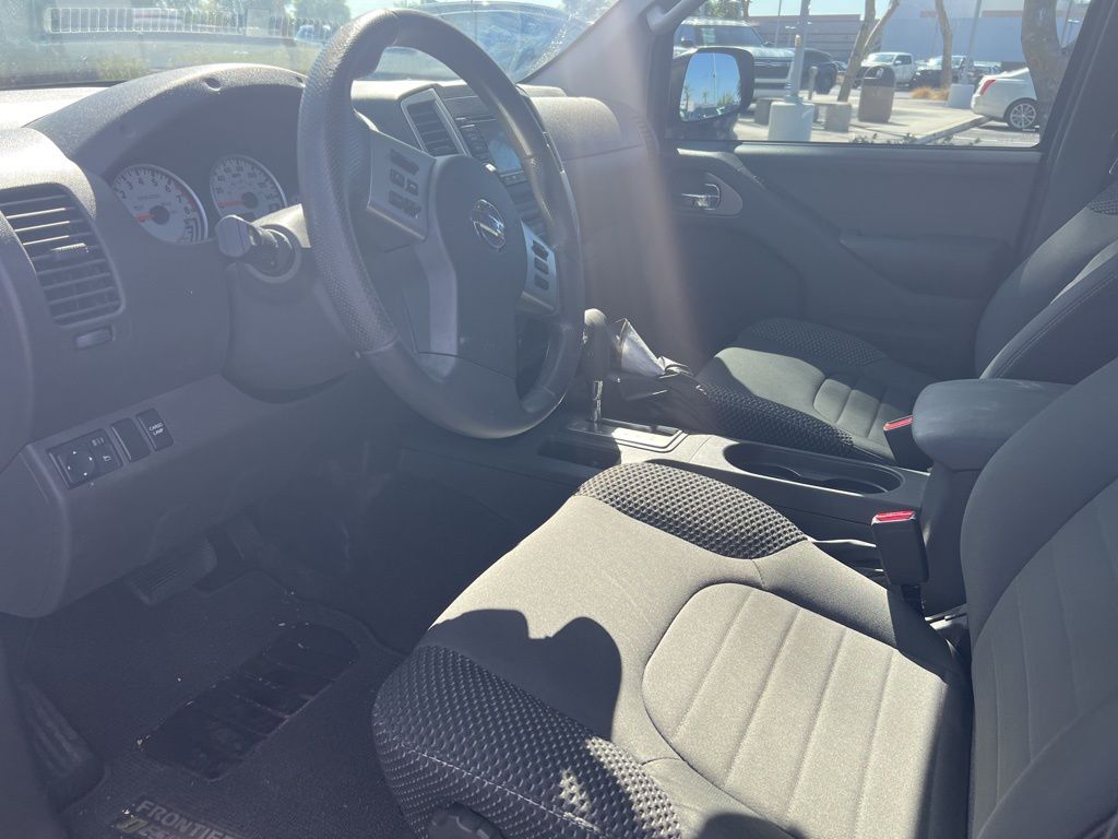 2017 Nissan Frontier Desert Runner photo 3