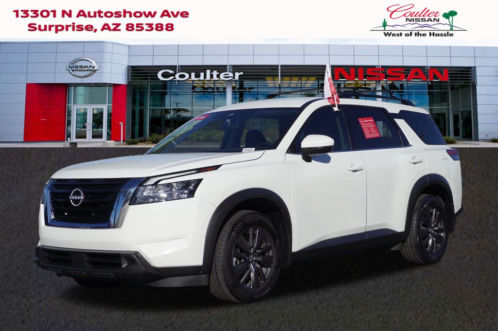 2022 Nissan Pathfinder SV's photo