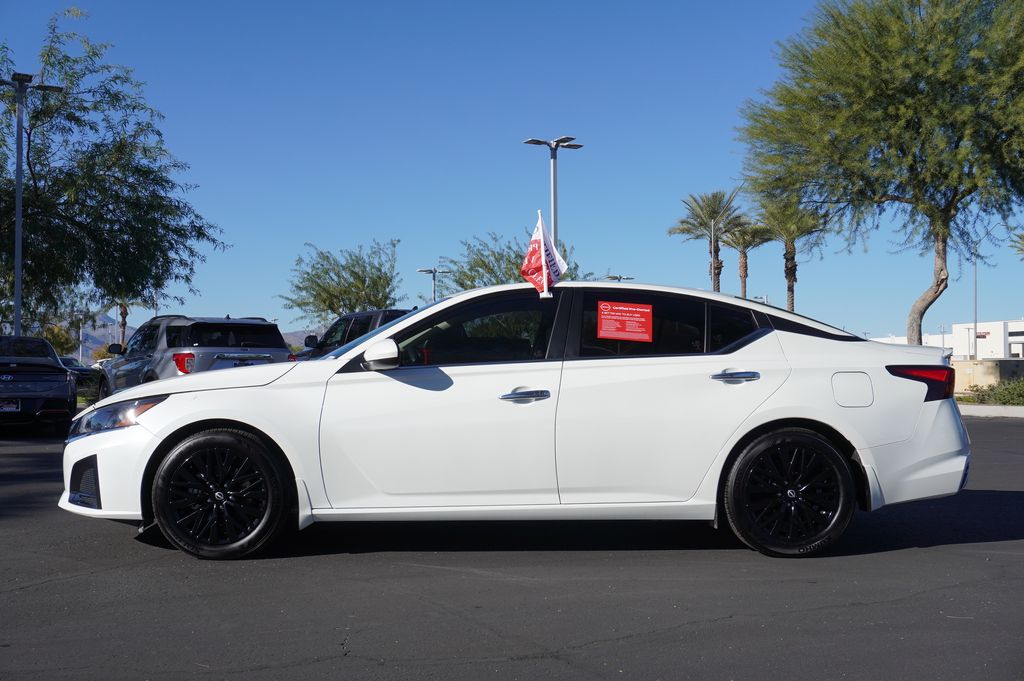 2025 Nissan Altima SV photo 2