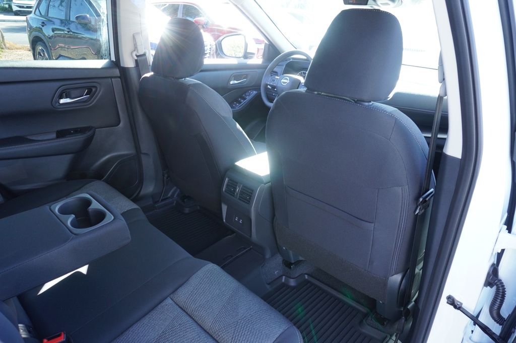 2026 Nissan Rogue SV - Photo 10