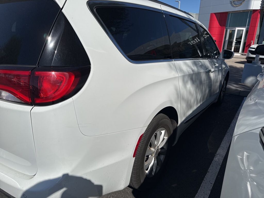 Used 2017 Chrysler Pacifica Touring-L Van