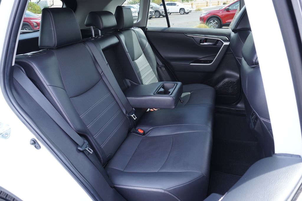 2022 Toyota RAV4 Limited - Photo 9