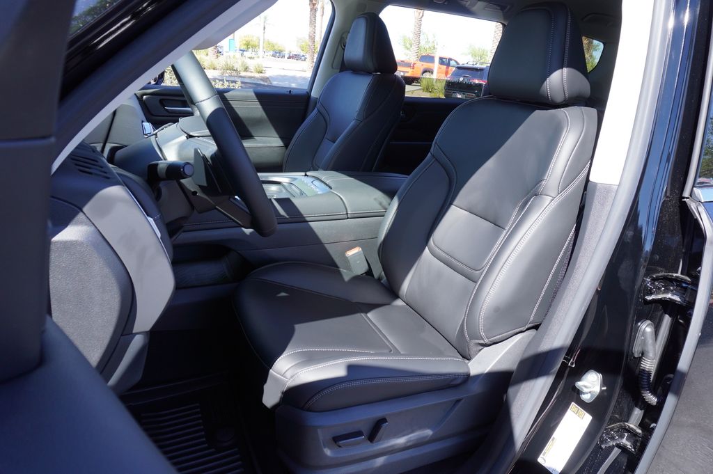 2026 Nissan Armada SV - Photo 14