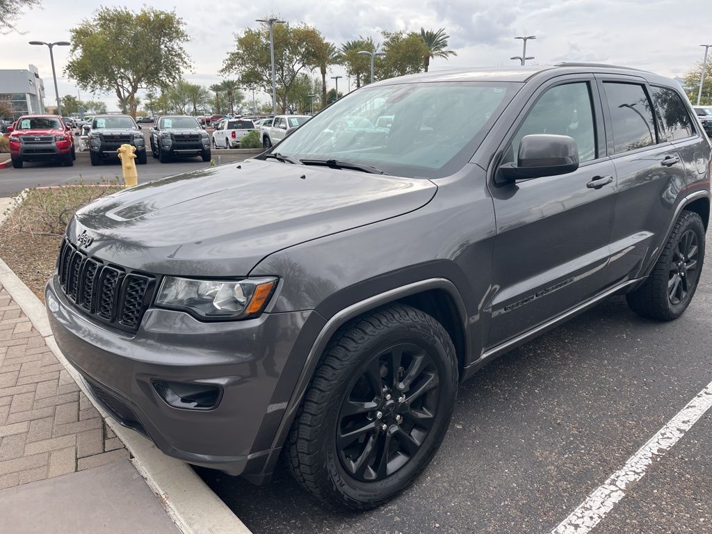 2017 Jeep Grand Cherokee Altitude's photo