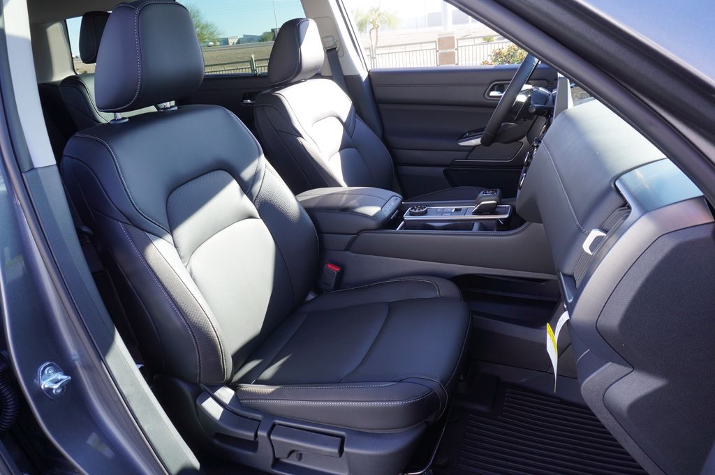 2026 Nissan Pathfinder SL - Photo 13