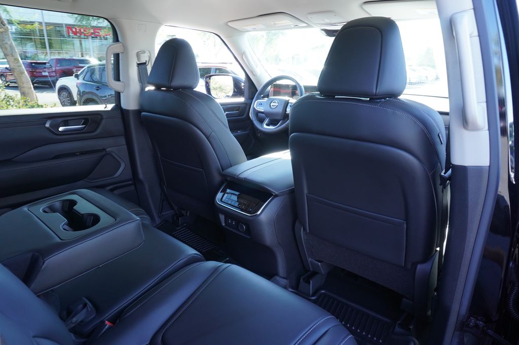 2026 Nissan Armada SV - Photo 11
